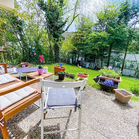 Little Black Forest Garden Apartment *